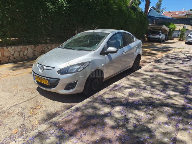מודעת רכב מאזדה 2
