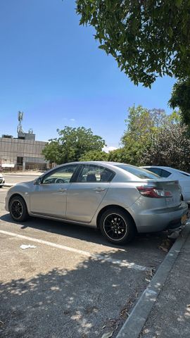 מודעת רכב מאזדה 3