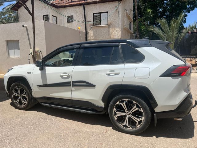 מודעת רכב טויוטה RAV4