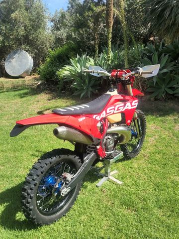 מודעת רכב גאס-גאס EC300