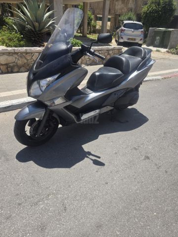מודעת רכב הונדה סילבר-ווינג 400