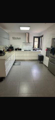 הבנים 63