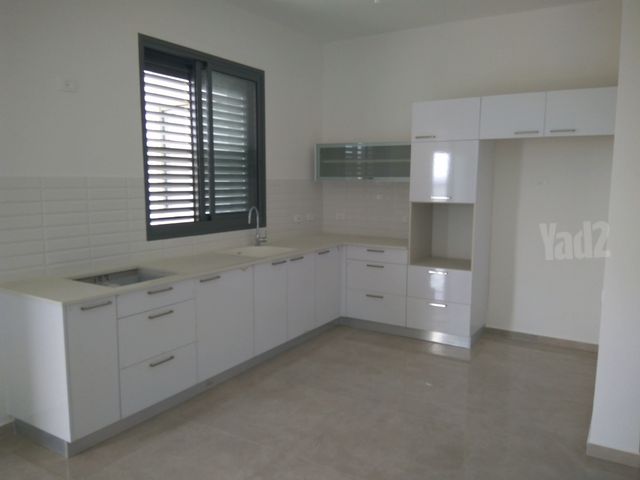תמונה 2 של דירת 4 חדרים להשכרה בנתניה