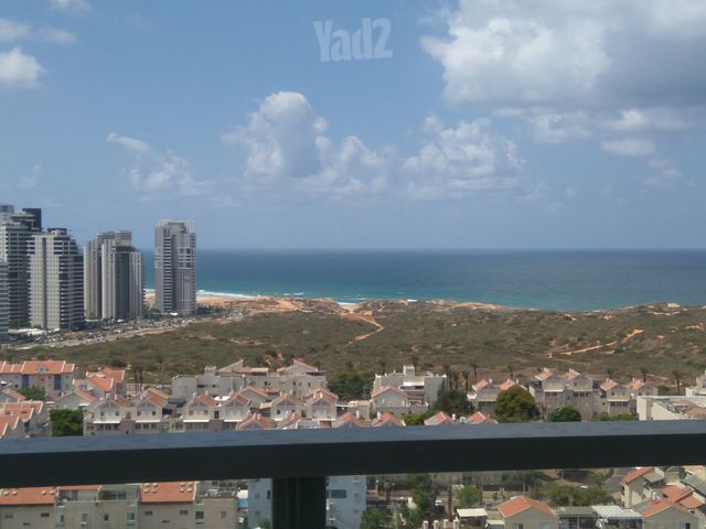 תמונה 8 של דירת 4 חדרים להשכרה בנתניה
