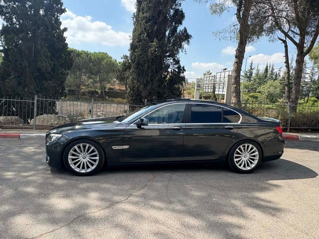 מודעת רכב ב מ וו סדרה 7