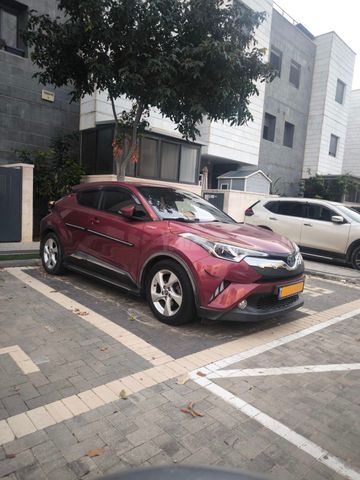 מודעת רכב טויוטה C-HR