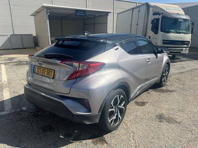 מודעת רכב טויוטה C-HR