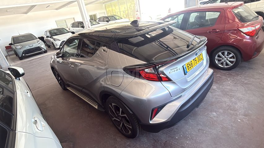 מודעת רכב טויוטה C-HR