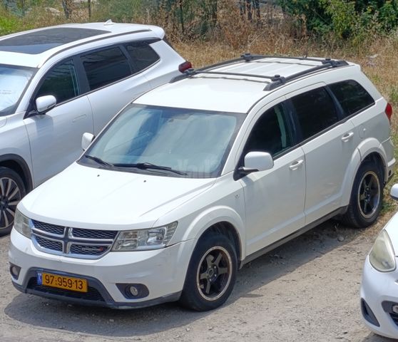 מודעת רכב דודג' ג'רני