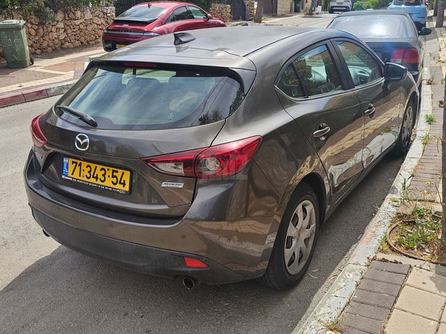 מודעת רכב מאזדה 3