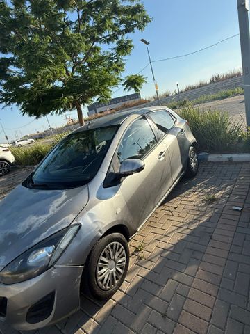 מודעת רכב מאזדה 2