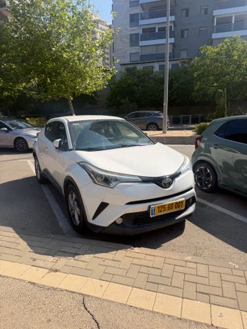מודעת רכב טויוטה C-HR