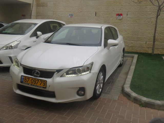 מודעת רכב לקסוס CT
