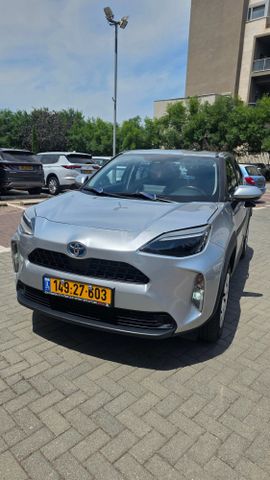 מודעת רכב טויוטה יאריס קרוס