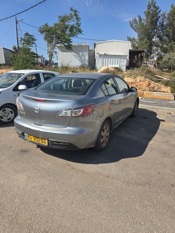 מודעת רכב מאזדה 3
