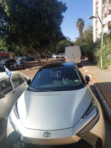 מודעת רכב טויוטה C-HR