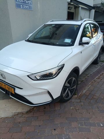 מודעת רכב אם ג'י ZS