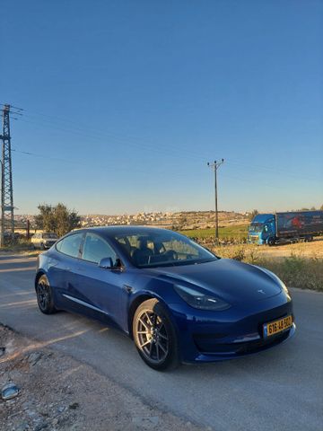 מודעת רכב טסלה מודל 3