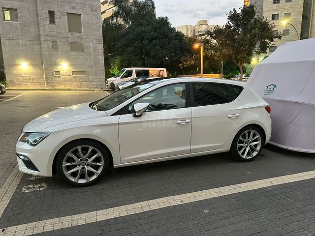 מודעת רכב סיאט לאון