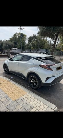 מודעת רכב טויוטה C-HR