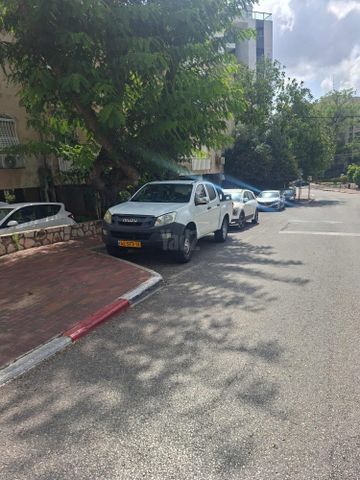 מודעת רכב איסוזו די-מקס