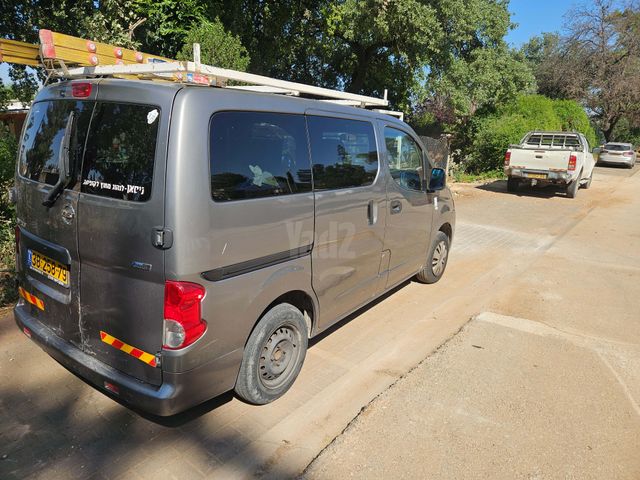 מודעת רכב ניסאן NV200