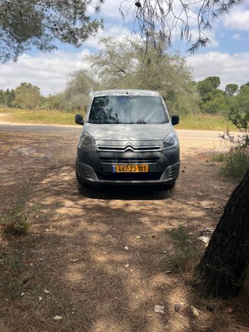מודעת רכב סיטרואן ברלינגו