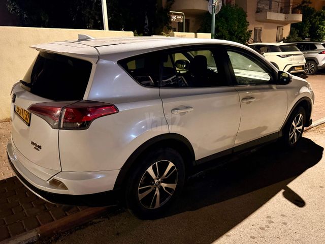 מודעת רכב טויוטה RAV4