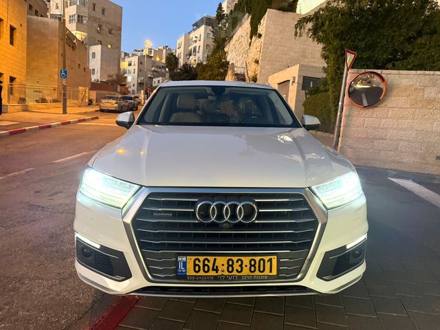 מודעת רכב אאודי Q7