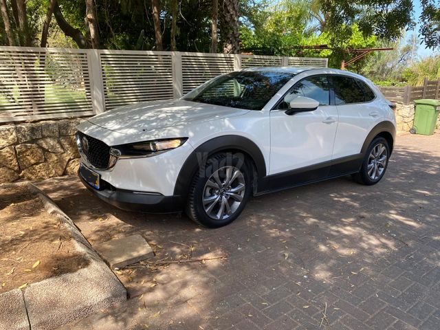 מודעת רכב מאזדה CX-30