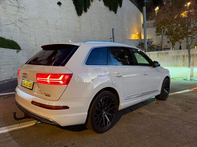 מודעת רכב אאודי Q7
