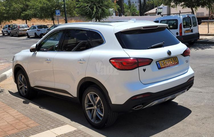 מודעת רכב אם ג'י EHS PHEV