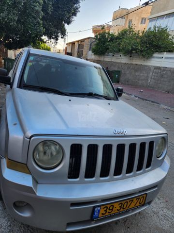 מודעת רכב ג'יפ פטריוט