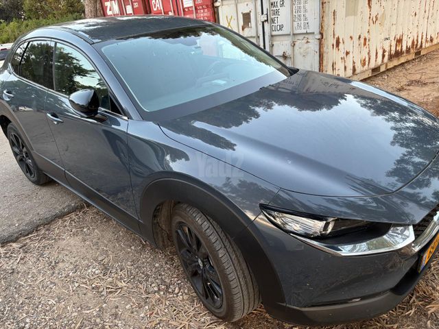 מודעת רכב מאזדה CX-30