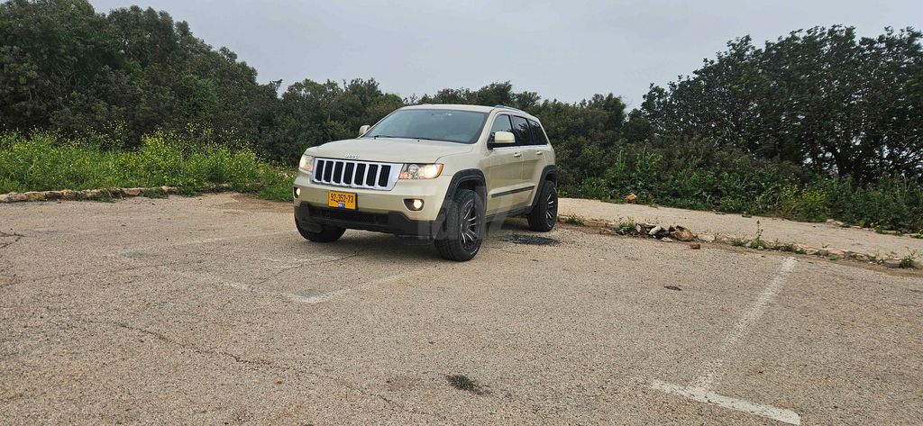 מודעת רכב ג'יפ גרנד צ'ירוקי