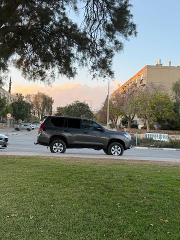מודעת רכב טויוטה לנד קרוזר