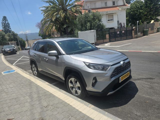 מודעת רכב טויוטה RAV4