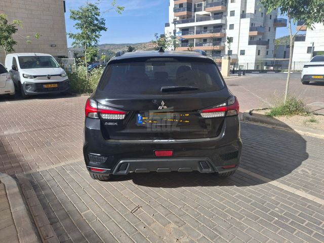 מודעת רכב מיצובישי ASX