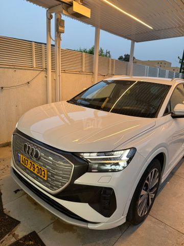 מודעת רכב אאודי Q4 e-tron