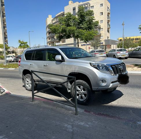 מודעת רכב טויוטה לנד קרוזר