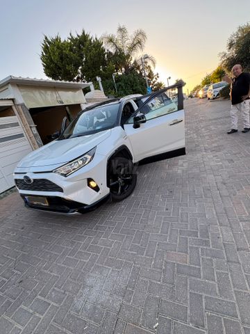 מודעת רכב טויוטה RAV4