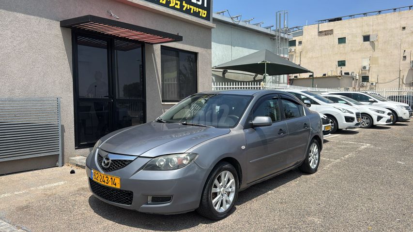 מודעת רכב מאזדה 3
