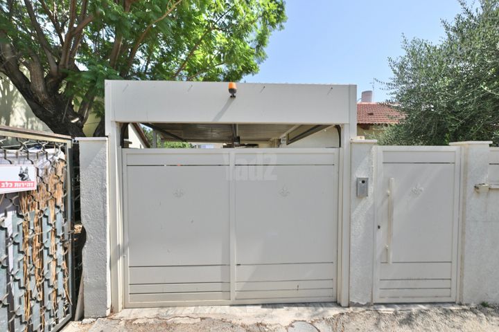 ארנסט הוגו 11