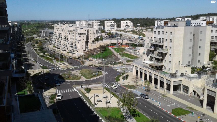 אלון 11
