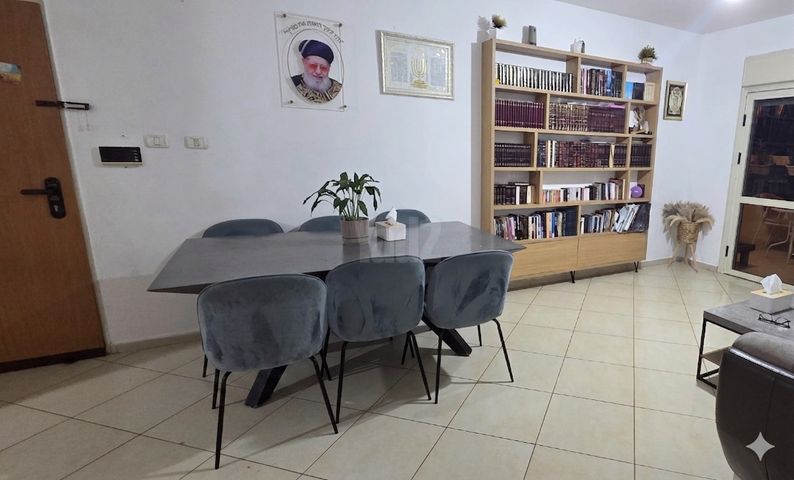 יובל 7