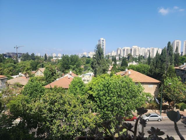 יוסף צבי 67