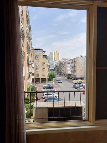 ז'בוטינסקי 50