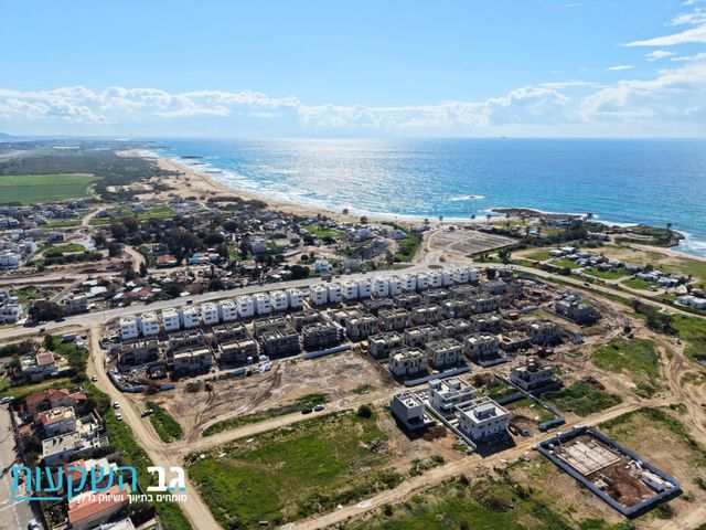 מגרשים