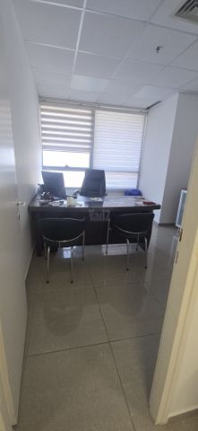 שדרות ירושלים 18