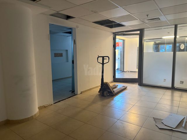 חנויות/ שטח מסחרי